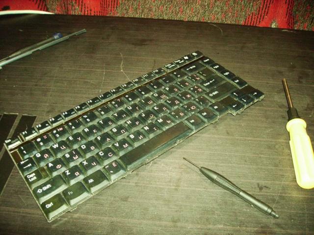 Toshiba Satellite 1135 - разборка ноутбука: снятая клавиатура ноутбука