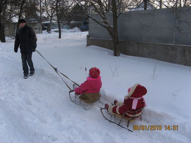 Тяну деток паровозиком.